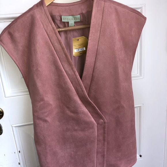 Shirt and shorts - Picture 2 of 7